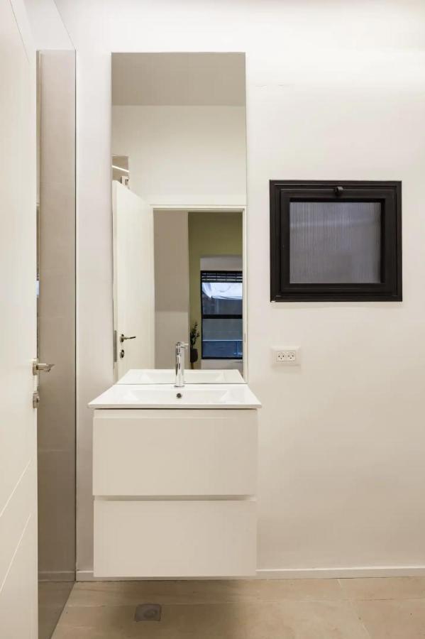 Renovated Large 3Rm Apartment 5 Min From The Beach Tel-Aviv Extérieur photo